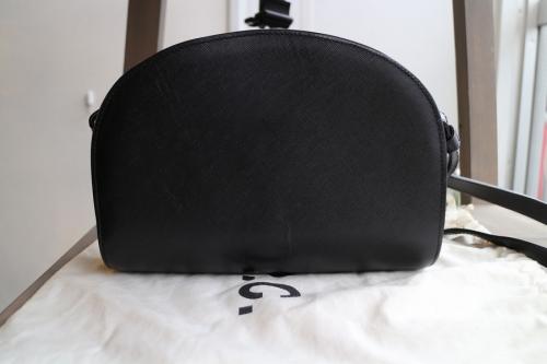 アーペーセーのハーフムーンバッグ