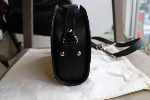 ハーフムーンバッグのショルダーバッグ