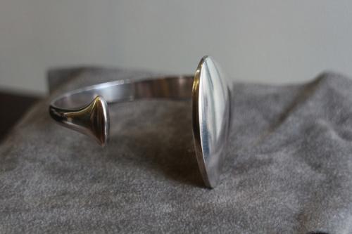 バングルのメンズ