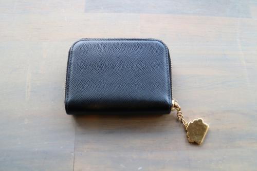 プラダのラウンドファスナーミニウォレット