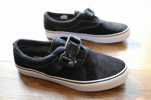 ヴァンズ×アレクサンダーリーチャンのスニーカー