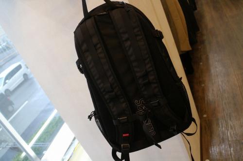 シュプリームのバックパック