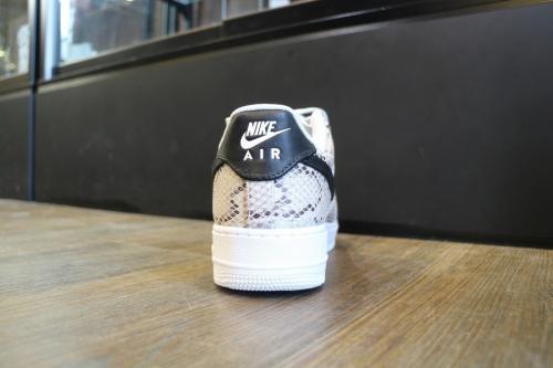 スニーカーのメンズ