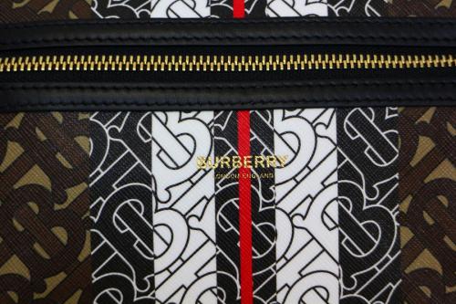 バーバリーロンドンのウエストバッグ