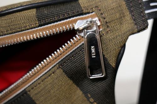 ボディバッグのLABEL BODY　BAG