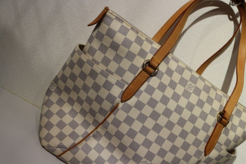 ラグジュアリーブランドのLOUIS VUITTON 　