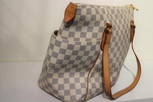 ルイ ヴィトン　のトートバッグ