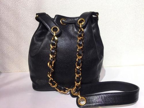 シャネルのキャビアスキン