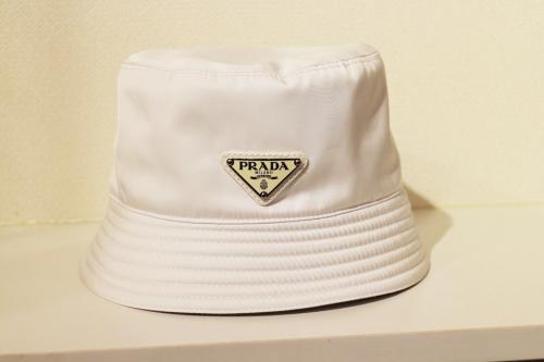プラダのバケットハット