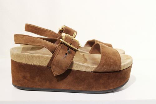 サンダルの葛西