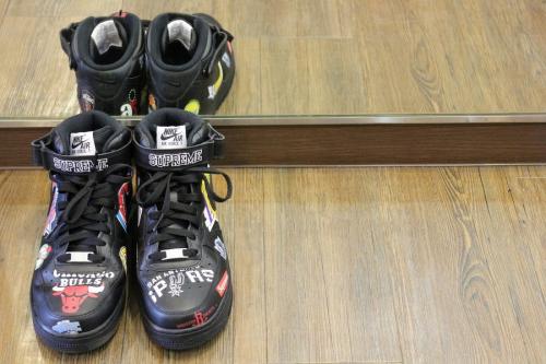 ナイキ×シュプリームのスニーカー