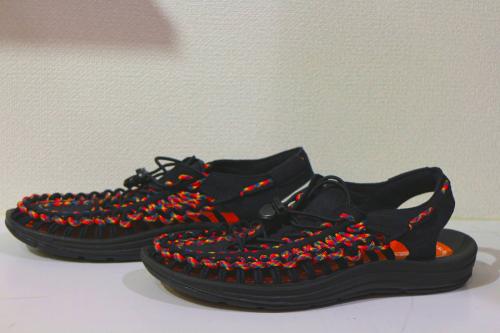 キーンのサンダル