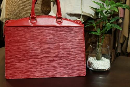 LOUIS VUITTON / ルイ・ヴィトン】から エピ リヴィエラ入荷しました の商品一覧 【vintage】LOUIS リヴィエラ VUITTON(ルイヴィトン)エピ ハンドバッグ