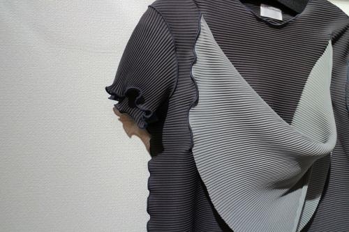 ブラウスの葛西