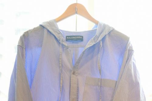 フーデッドシャツのTシャツ