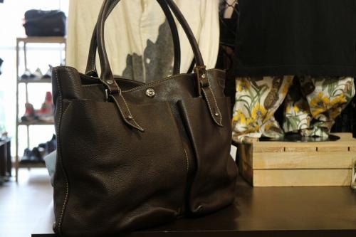 トートバッグのレザーバッグ