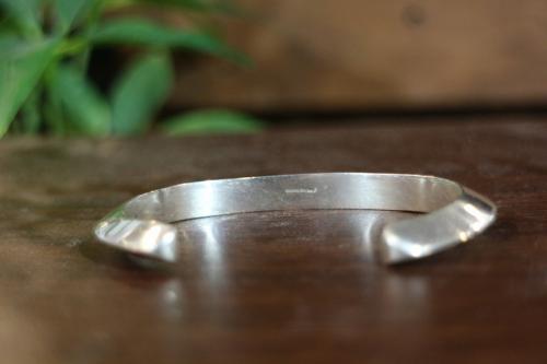 バングルのメンズ