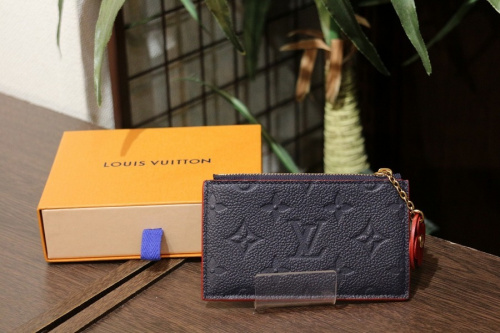 ラグジュアリーブランドのLOUIS VUITTON 　