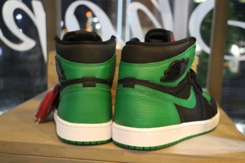 ナイキ エアジョーダンのスニーカー