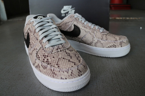 スニーカーのNIKE