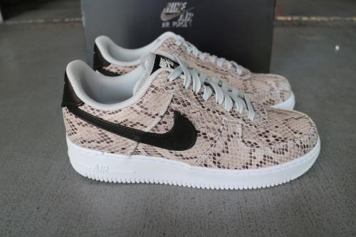 ナイキのAIR FORCE 1 07 PREMIUM