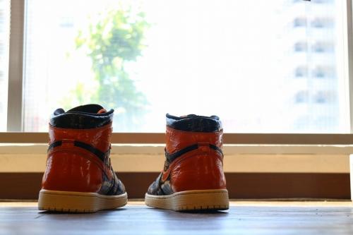 ナイキ エアジョーダン 1 レトロ ハイ オージーのスニーカー