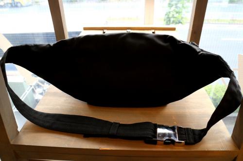 プラダのウエストバッグ