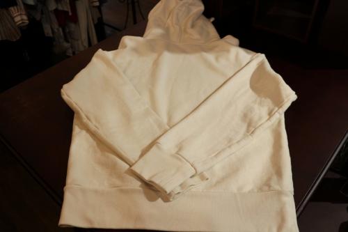 グッチのロゴパーカー