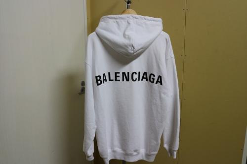 バレンシアガのパーカー