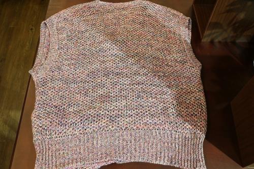 クラスのニットベスト