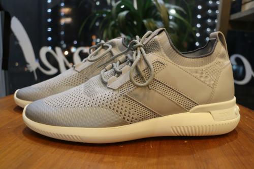 トッズのスニーカー