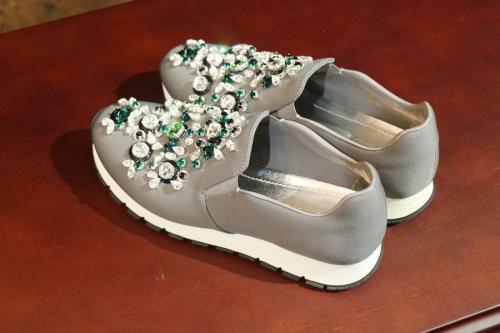 プラダのビジュースリッポン