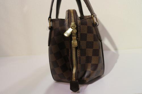 ルイ ヴィトン　のハンドバッグ