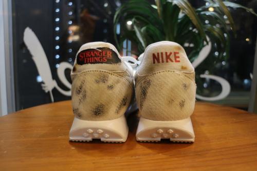 ナイキ x ストレンジャー シングスのAIR TAILWIND QS UD