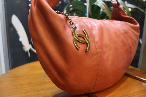 レザーショルダーバッグの葛西