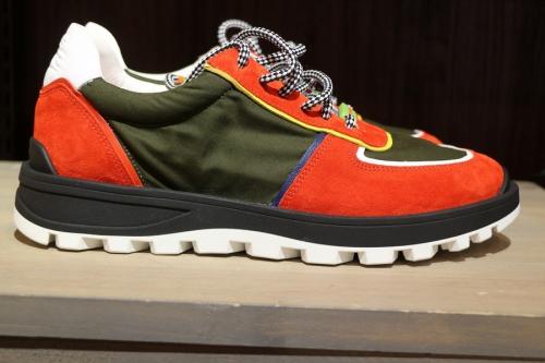 ｴﾄﾛのスニーカー