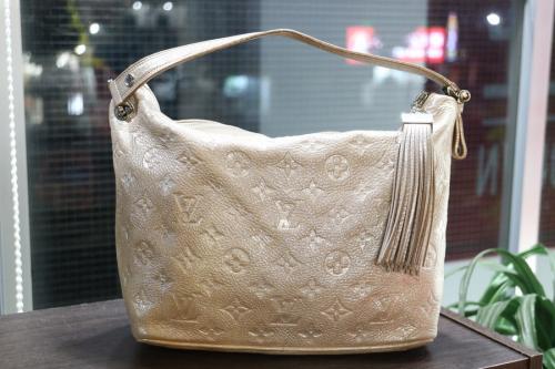 LOUIS VUITTON 　のルイ ヴィトン　