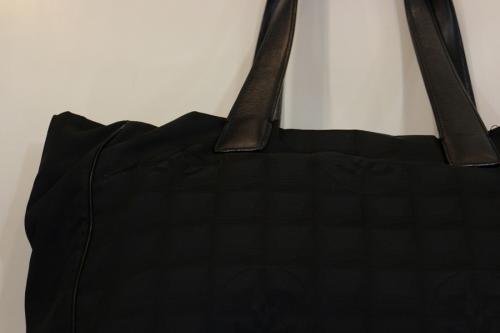 シャネルのニュートラベルライン トートMM