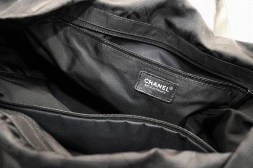 ニュートラベルライン トートMMのハンドバッグ