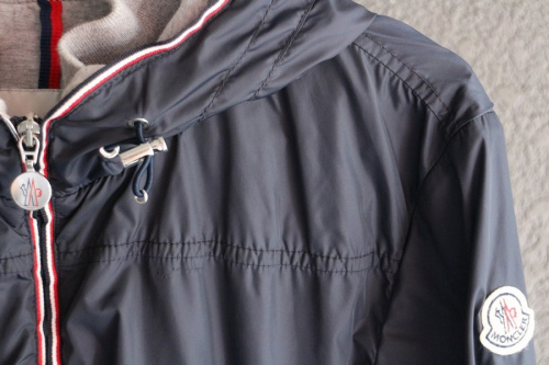 アウトドアブランドのMONCLER