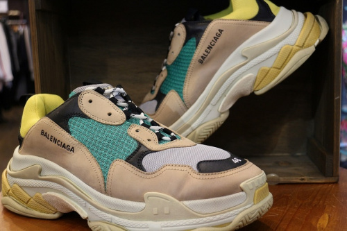 スニーカーのBALENCIAGA