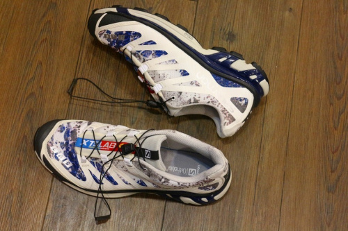 アウトドアブランドのSALOMON ADVANCED