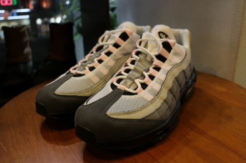 スニーカーのNIKE