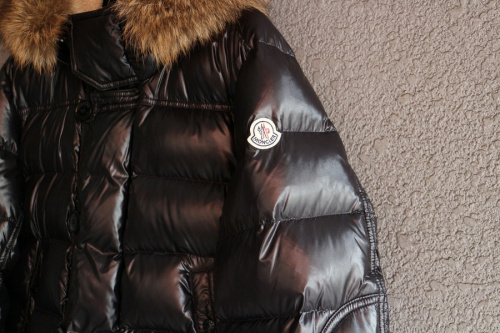 アウトドアブランドのMONCLER
