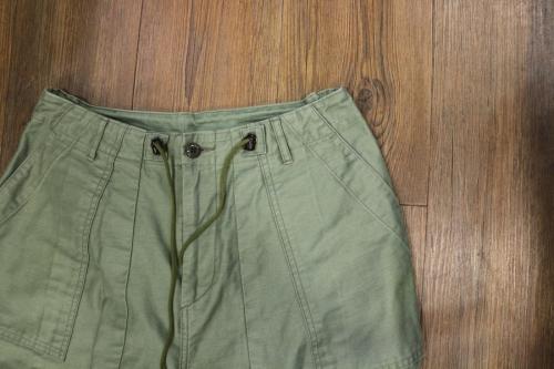 ニードルズのパンツ