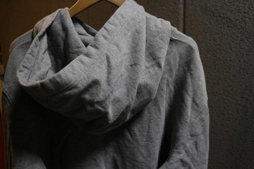 プルオーバーパーカーの葛西