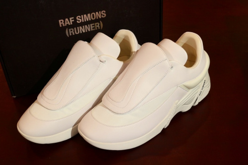 インポートブランドのRAF SIMONS RUNNER