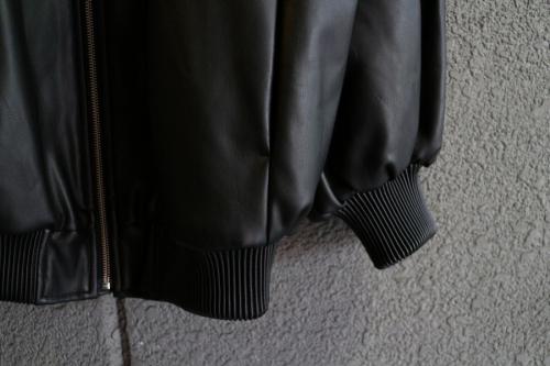 レザージャケットのライダース