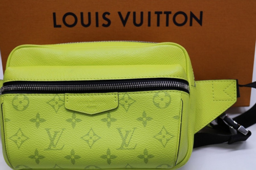 ラグジュアリーブランドのLOUIS VUITTON 　