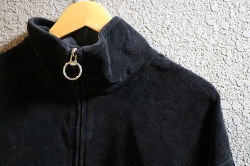 フレッドペリーのロゴハーフジップベロアスウェット